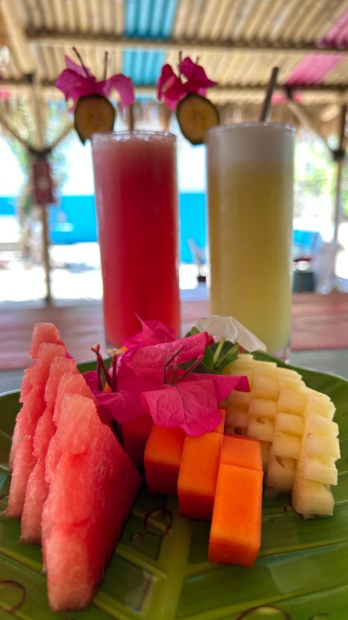 Meno Charm Hotel Gili Meno Eksteriør billede